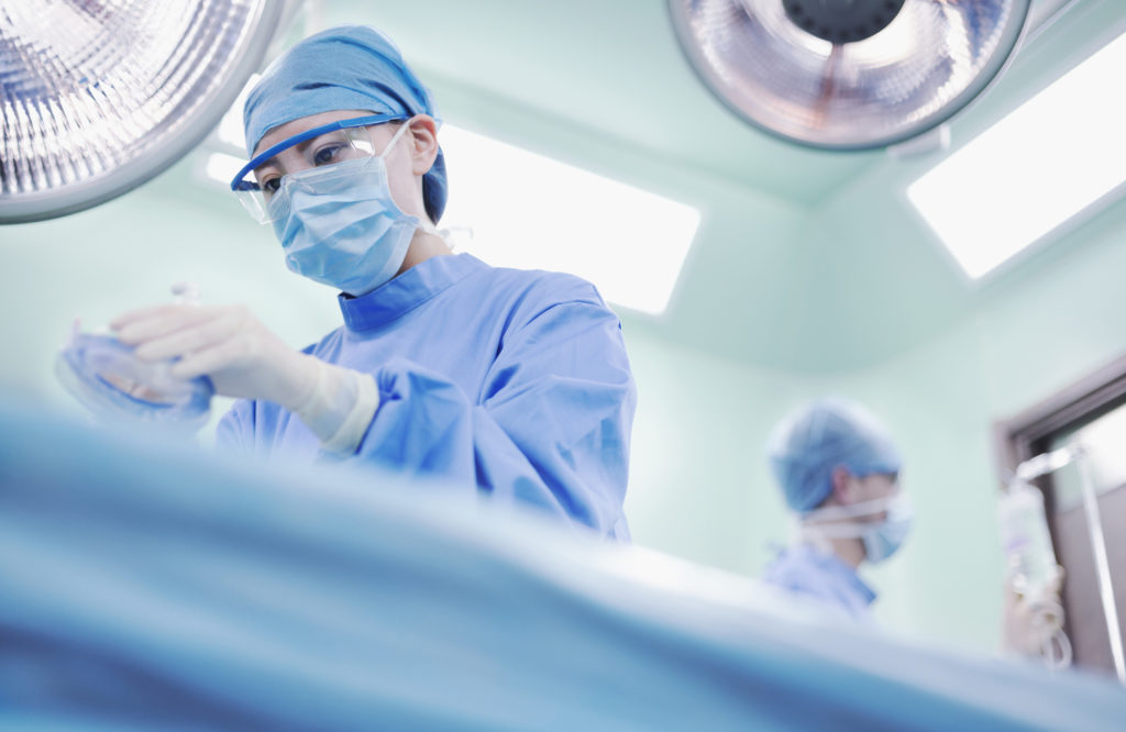 Die Erhaltung von Organen vor einer Transplantation ist nach wie vor eine große Herausforderung: Um Zellschäden am zu transplantierenden Organ zu verhindern, muss die Konservierungslösung hohen Anforderungen genügen. Foto: iStock © FangXiaNuo 