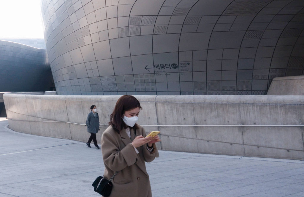 Südkorea will dauerhaft an die Weltspitze. Im Bild eine Teilansicht der von Zaha Hadid entworfenen Dongdaemun Design Plaza. Foto: imago images / AFLO