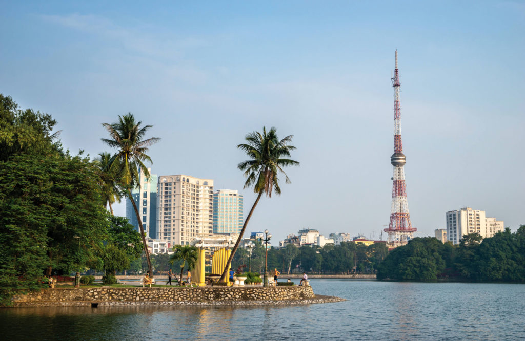 Stadtansicht von Hanoi: Vietnam könnte zum Profiteur werden, wenn Unternehmen ihre Lieferketten jetzt neu ordnen. Foto: imago images / Shotshop