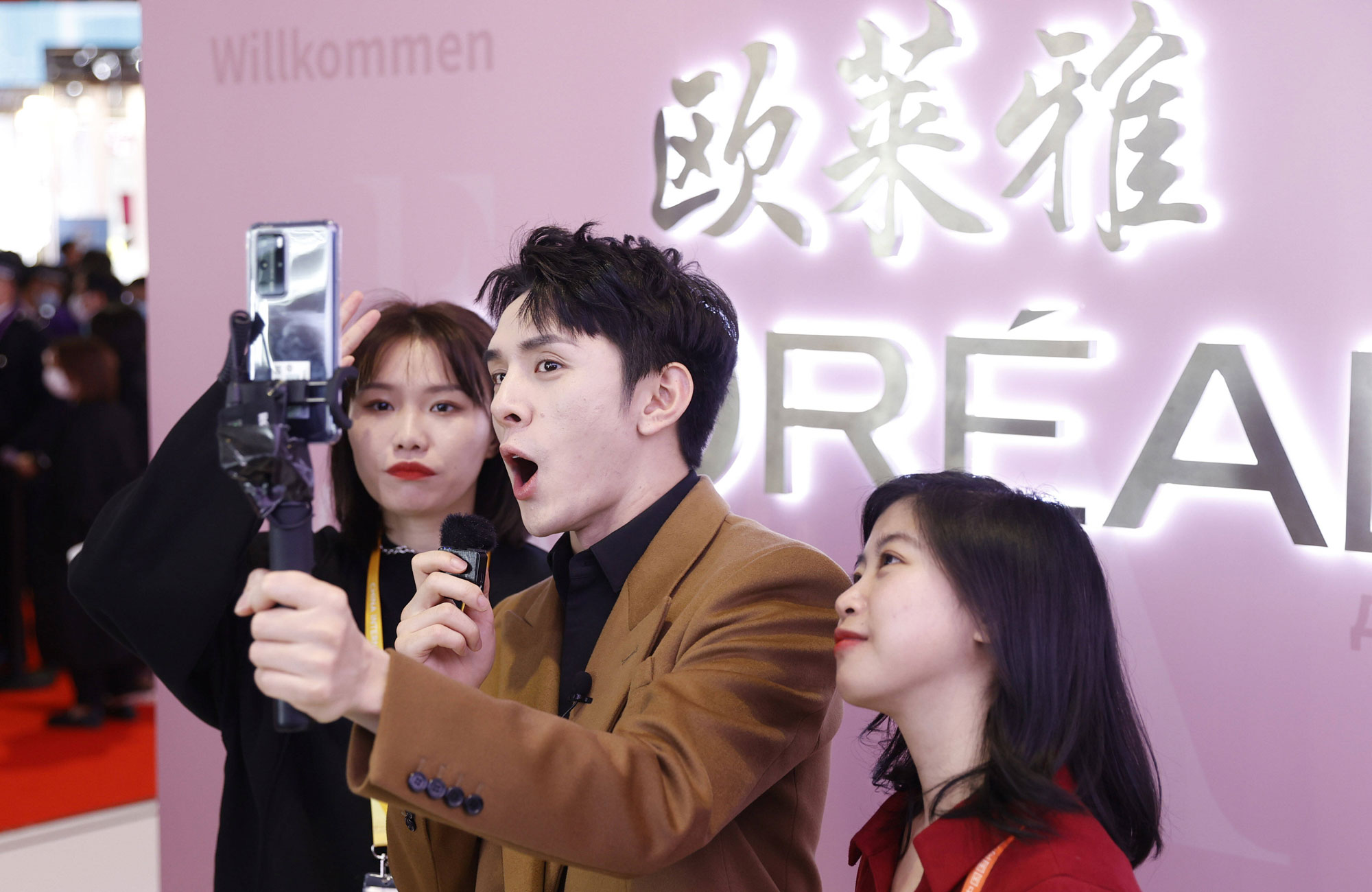 Li Jiaqi, einflussreicher chinesischer KOL, beim Onlineverkauf auf der diesjährigen China International Import Expo in Shanghai. Foto: imago images / ZUMA Wire