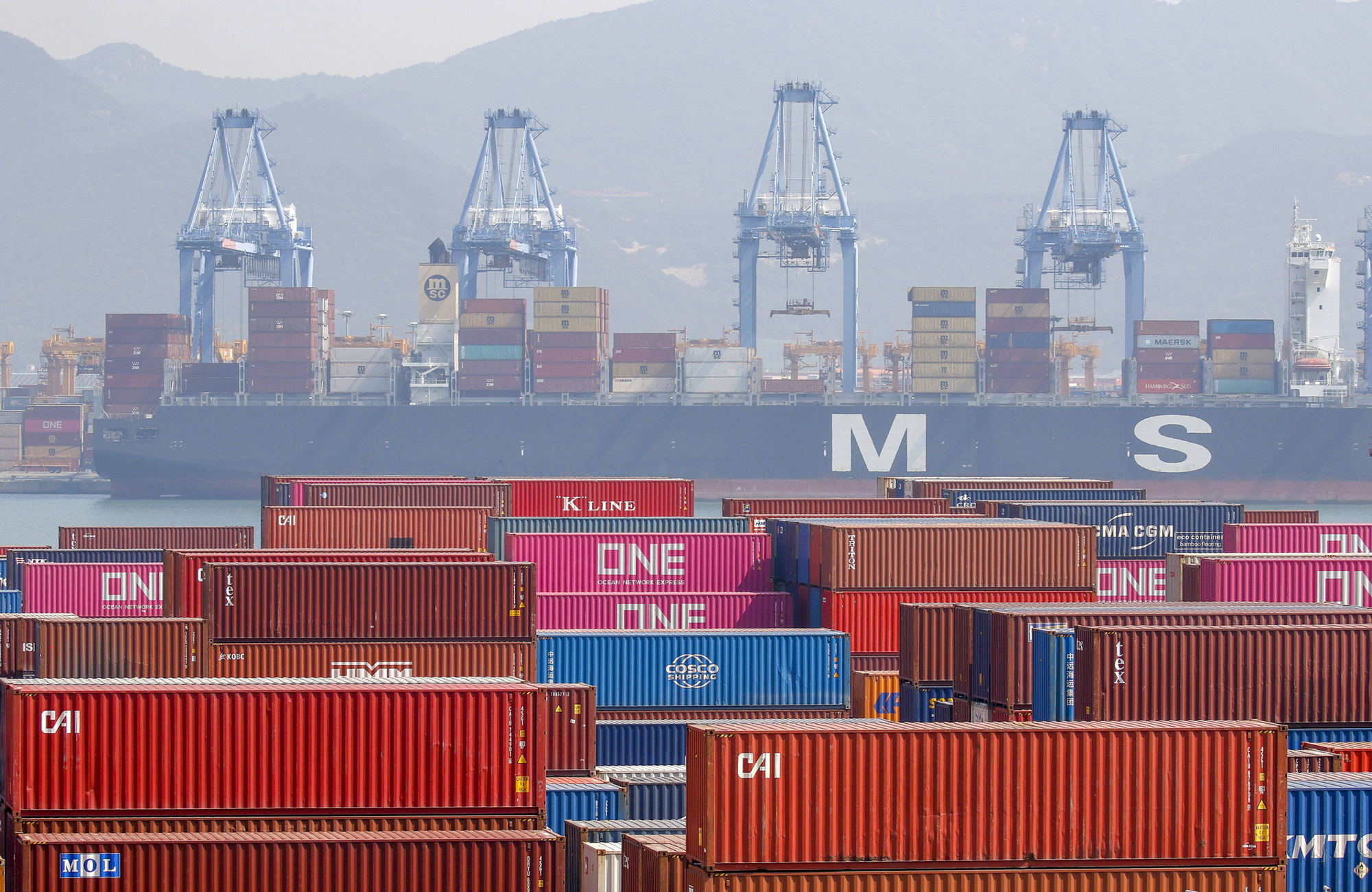 Blick auf den neuen Containerhafen von Busan. Südkorea gehört zu den wenigen Ländern in Asien, in die Deutschland 2020 mehr exportiert hat als im Vorjahr. Foto: IMAGO / ZUMA Wire