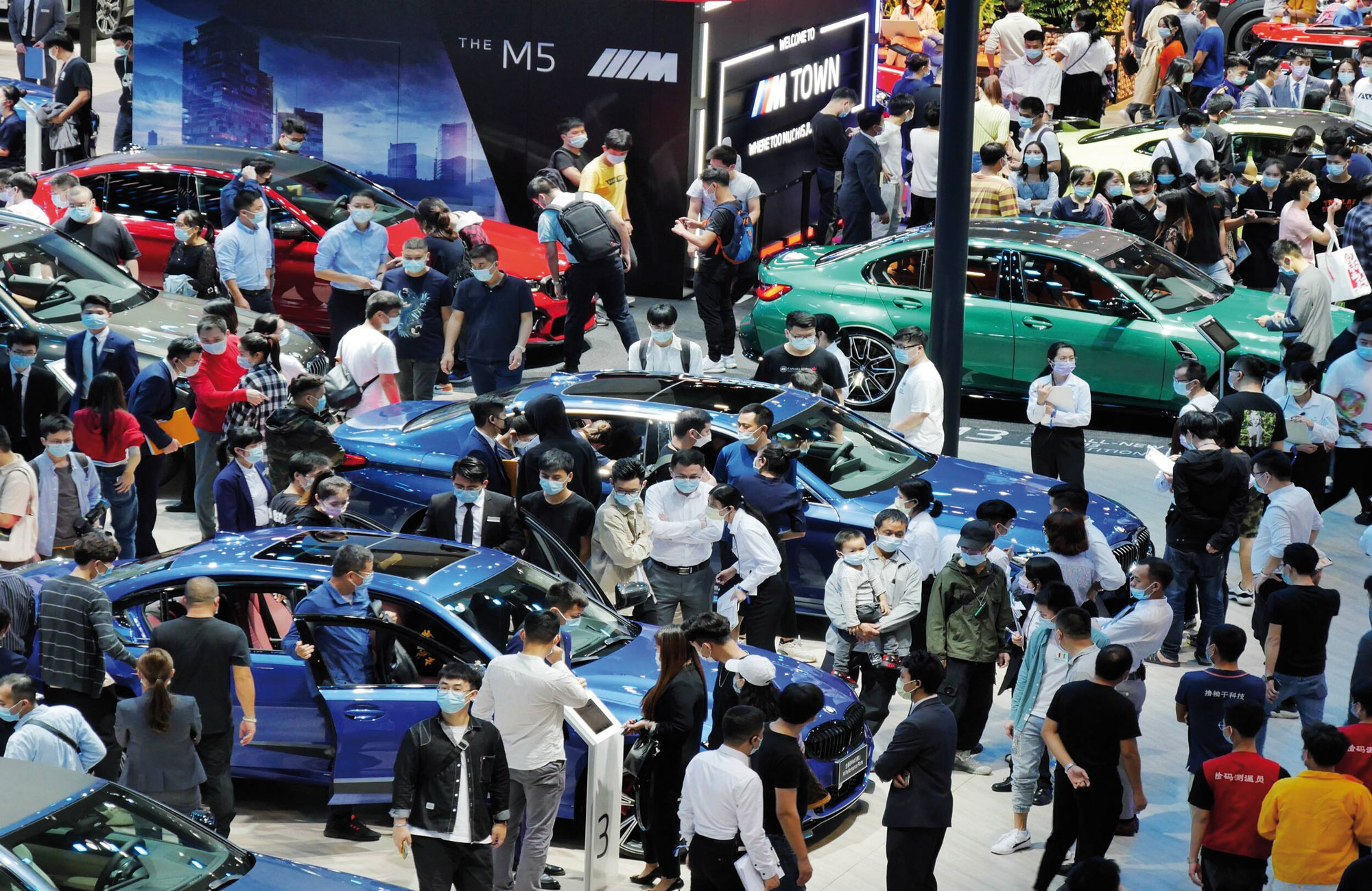 Gedränge auf der 18. Guangzhou International Automobile Exhibition im China Import and Export Fair Complex (23. November 2020). Foto: imago images / VCG