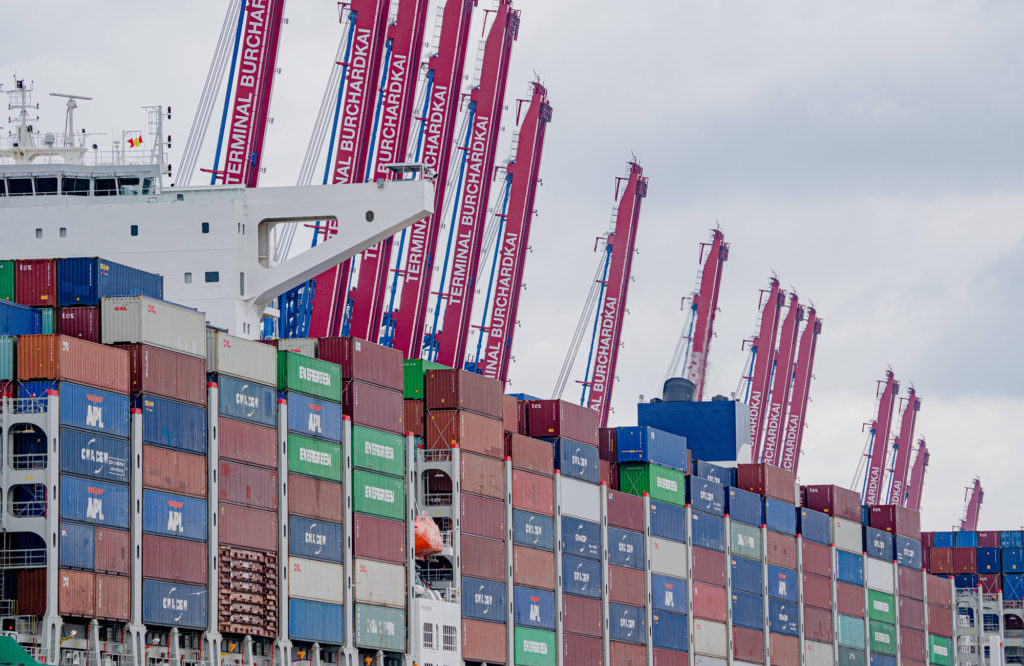 Das schwierige Jahr 2020 wurde im Hamburger Hafen für Investitionen in den Infrastrukturausbau und die Modernisierung von Hafenanlagen genutzt. Foto: IMAGO / Chris Emil Janßen