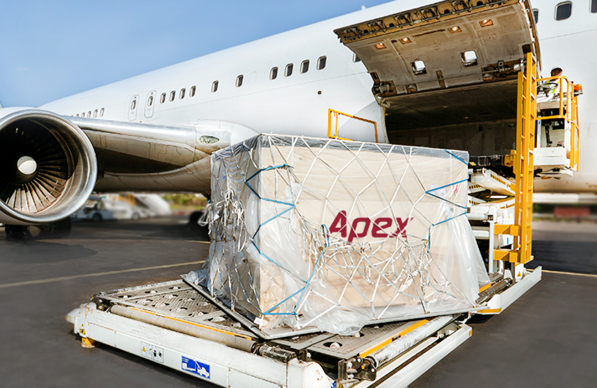 Mit Kühne und Nagel als strategischem Mehrheitsaktionär verspricht sich Apex International eine deutliche Erweiterung seines globalen Logistiknetzwerks. Das Unternehmen sieht seine Aufgabe insbesondere darin, das globale Luftfrachtteam von Kühne+Nagel zu ergänzen. Foto: © 2020 KUEHNE + NAGEL