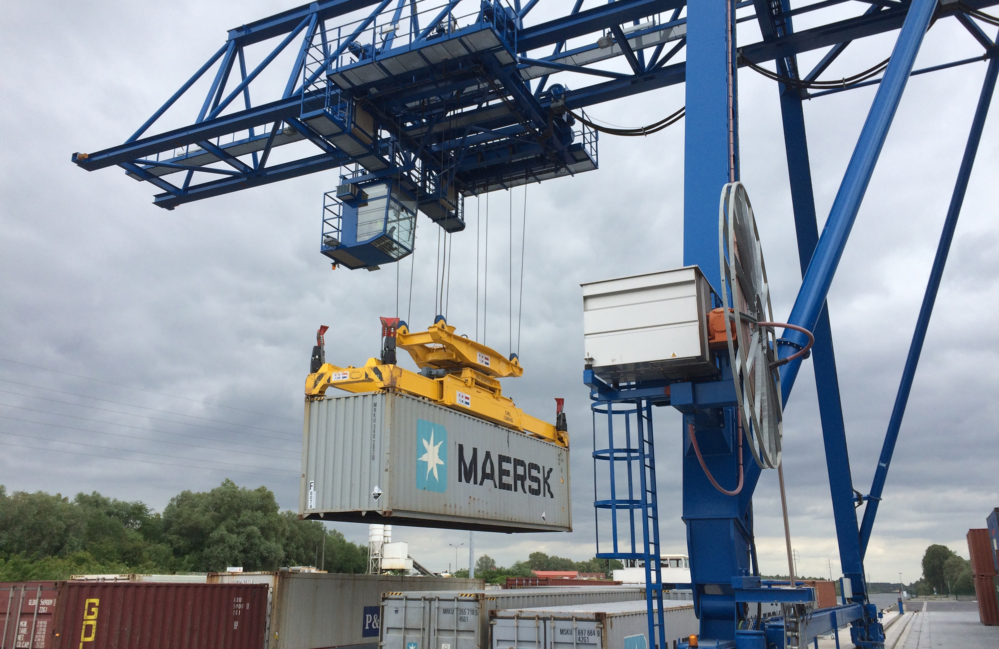 Die für den französischen Markt bestimmten Seecontainer wurden an zwei Terminals im Duisburger Hafen verladen und dann per Binnenschiff in das von Contargo betriebene Terminal in Valenciennes (Region Hauts-de-France) transportiert. Foto: Contargo