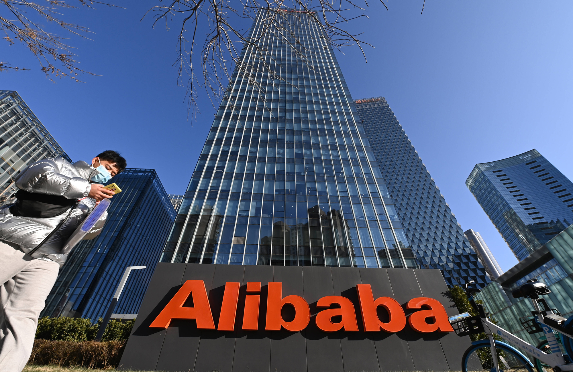 Auf Platz eins liegt Alibaba: Zum Stichtag 30. Juni 2020 hatte die Alibaba Group eine Nutzerreichweite von über einer Milliarde weltweit aktiver Kunden, darunter 807 Millionen in China und 194 Millionen außerhalb des Landes. Foto: IMAGO / ZUMA Press
