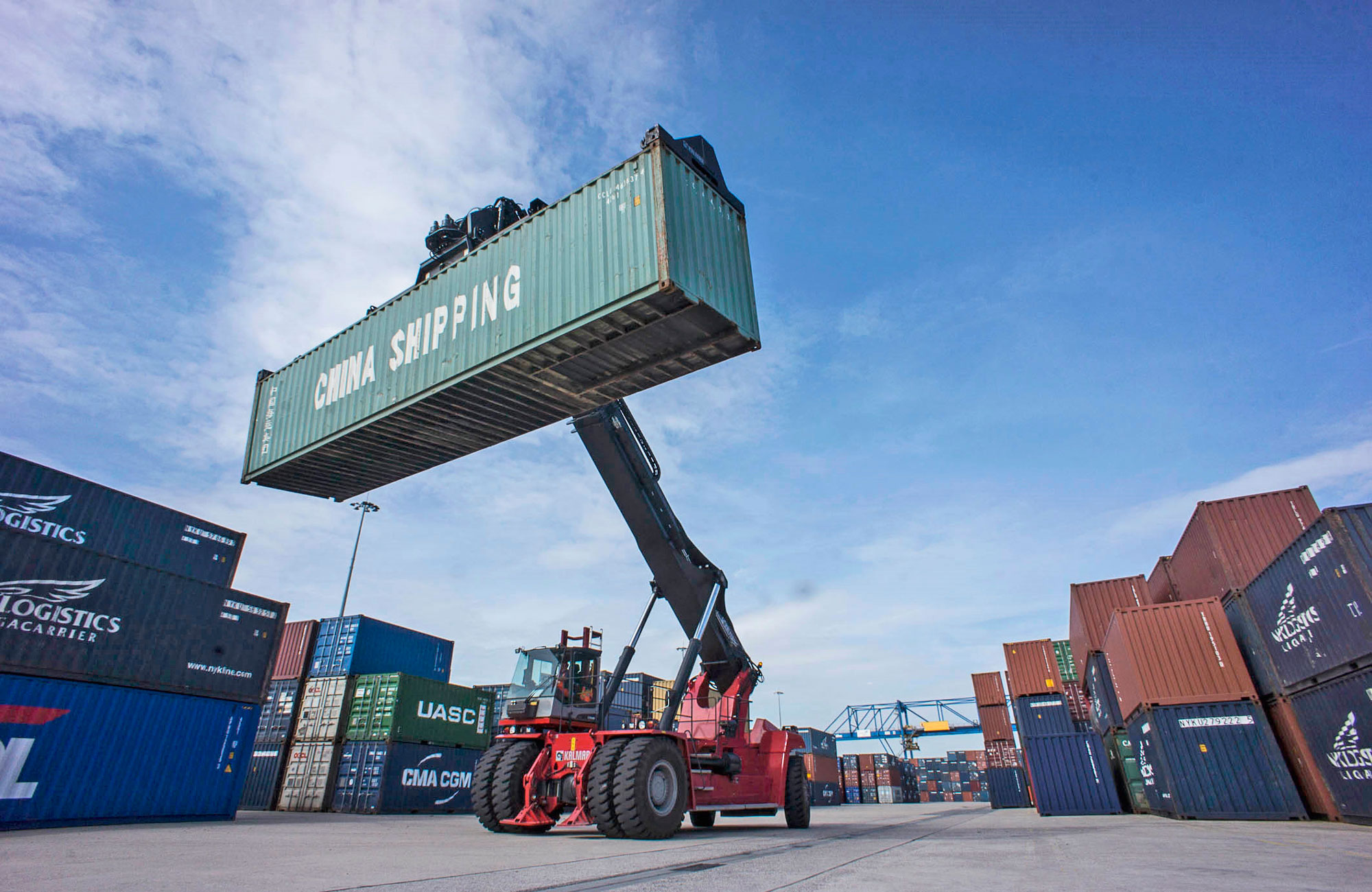 duisport verzeichnet ein zweistelliges Wachstum im Containerumschlag. Der Umschlag von Containern, Wechselbrücken und Trailern definiert aktuell bereits über 60 Prozent des Gesamtumschlagsvolumens im Duisburger Hafen. Foto: © Frank Reinhold  