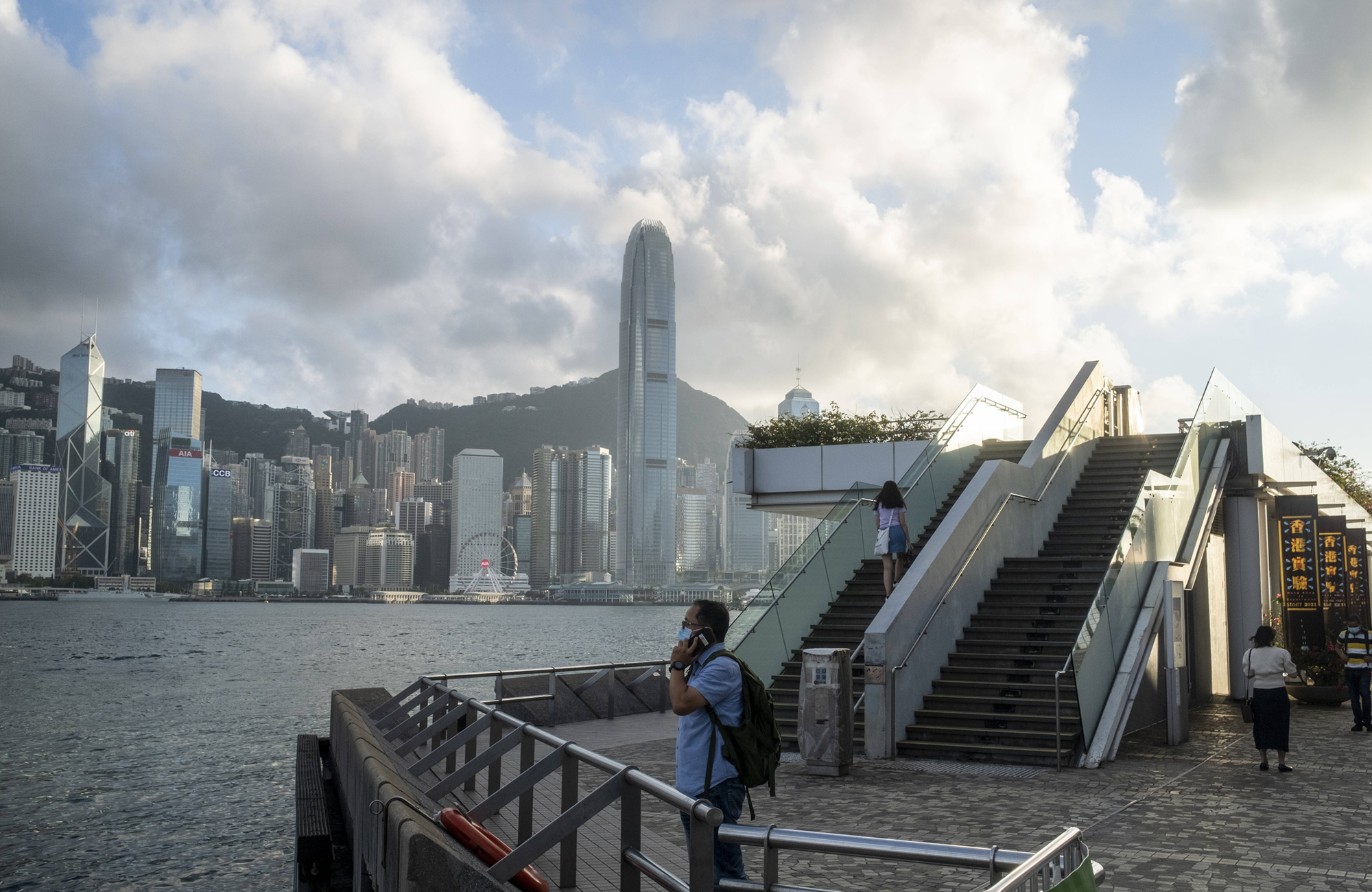 Hongkong hat zwei schwierige Jahre hinter sich: Massenproteste, Unruhen, die Folgen der Coronapandemie und nicht zuletzt die Veränderungen im politischen und rechtlichen Gefüge der Sonderverwaltungsregion (SVR). Foto: IMAGO / NurPhoto (Vernon Yuen)