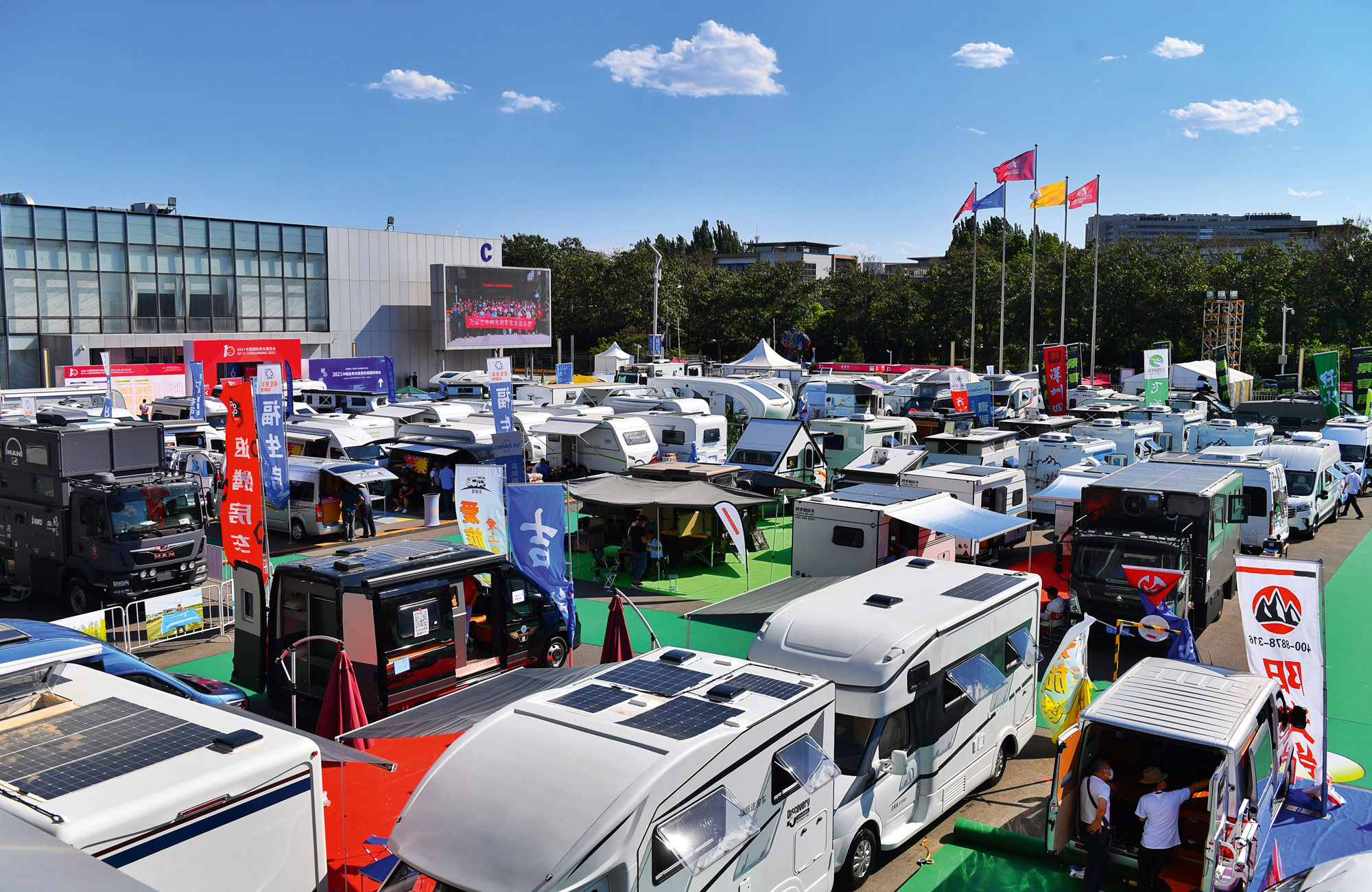 Auf der diesjährigen AIC in Peking präsentierten sich mehr als 200 Marken mit rund 550 Modellen verschiedener Preisklassen. Foto: Messe Düsseldorf (Shanghai)