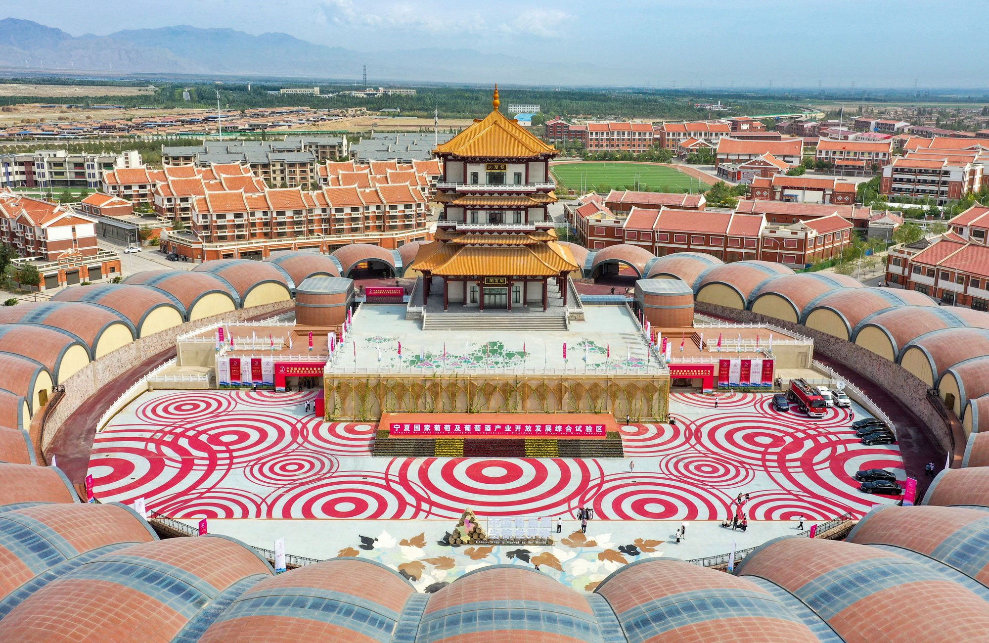 Seit dem Sommer 2021 hat China nun auch eine Pilotzone zur Entwicklung der Weinindustrie in der Gemeinde Minning (Ningxia). Foto: IMAGO / Xinhua (Feng Kaihua)